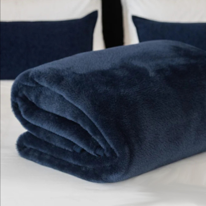 Belfiore Hotel Blankets Navy